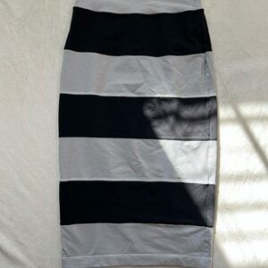Lululemon Black and Gray Striped Women's Skirt